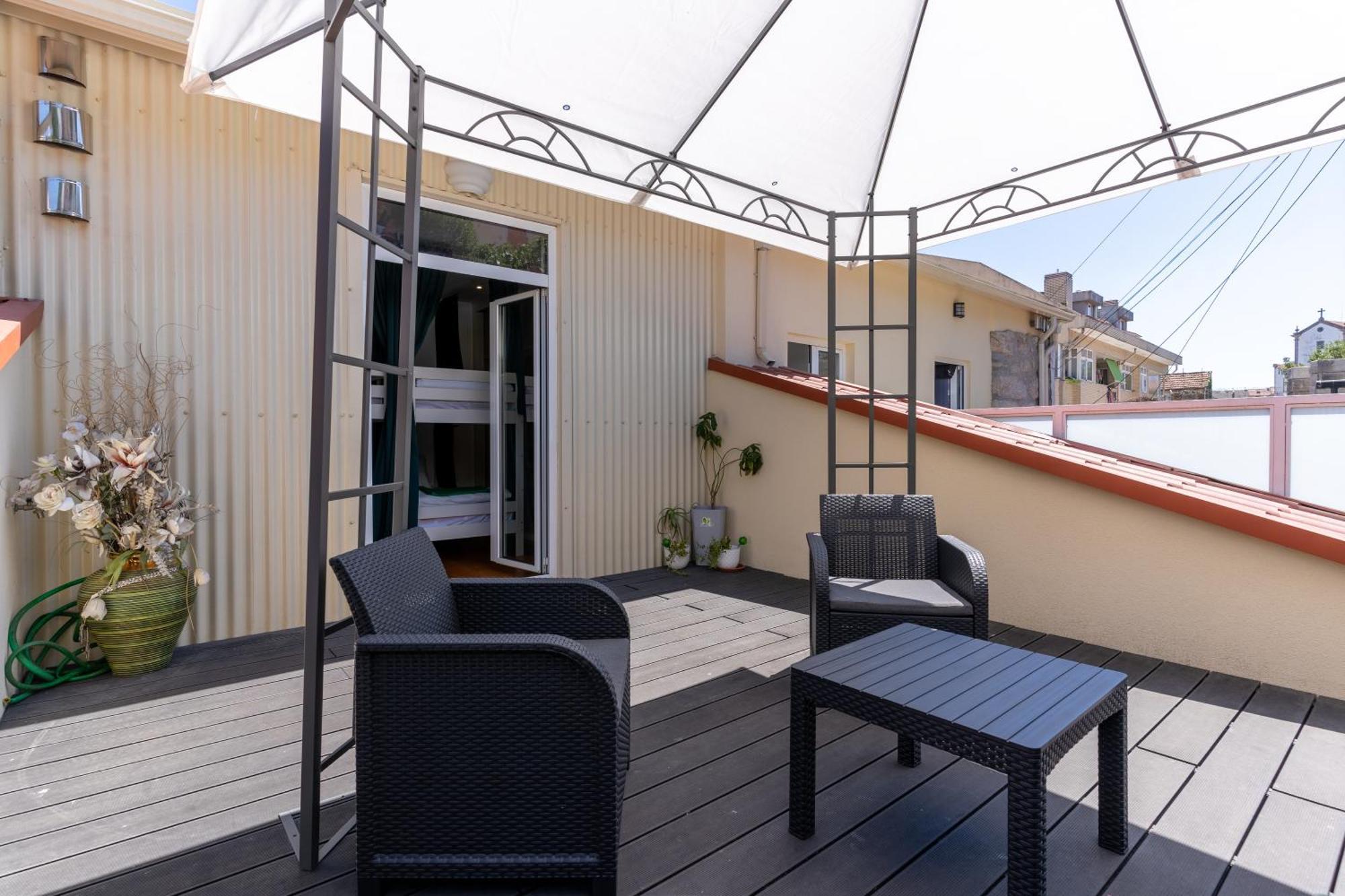 Cozy Nest Hostel Porto Exterior photo